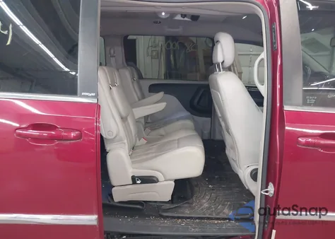 2013 Chrysler Town & Country Touring из США, поврежденный, VIN 2C4RC1BG9DR661116